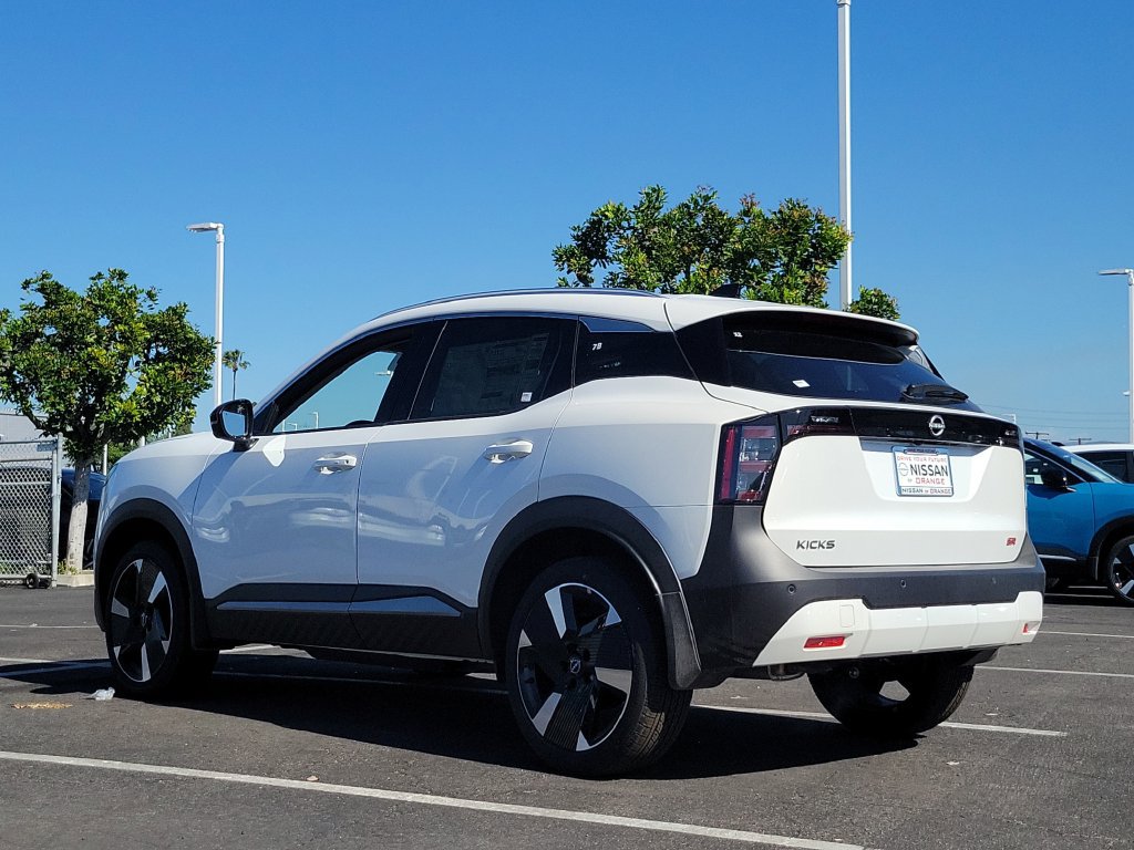 New 2026 Nissan Kicks SR FWD image 2
