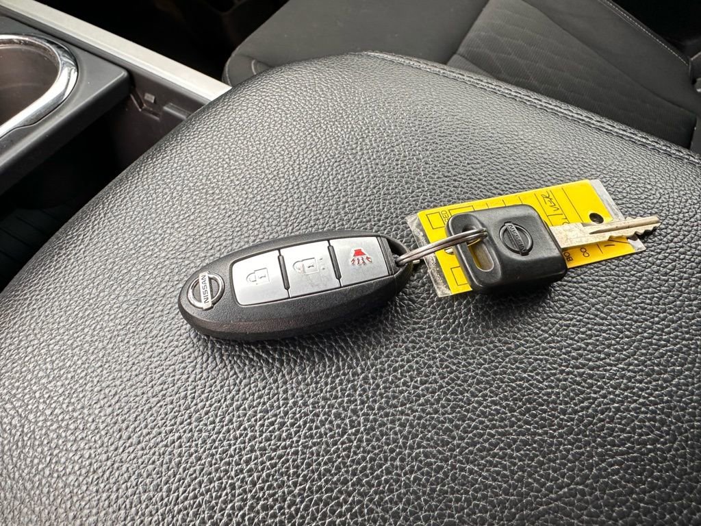 Used 2018 Nissan Titan SV w/ SV Convenience Package image 33