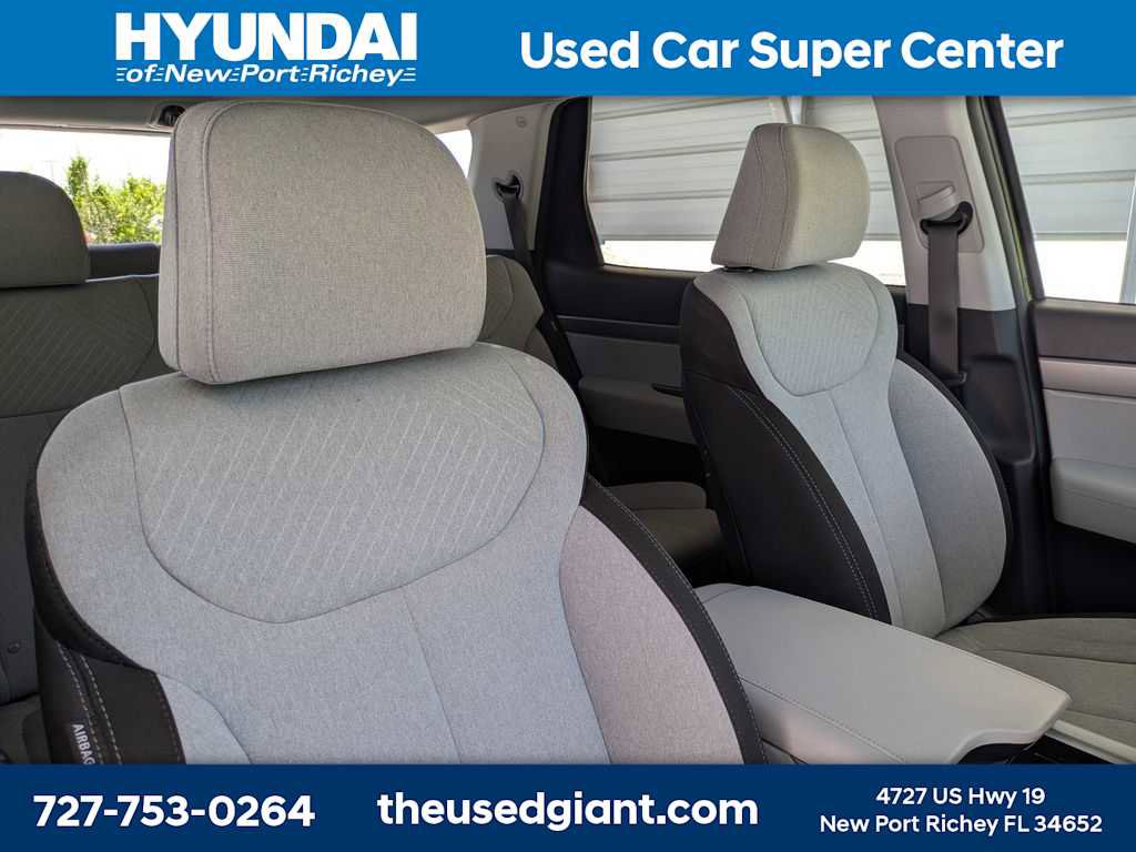 Used 2025 Hyundai Palisade SE FWD image 6