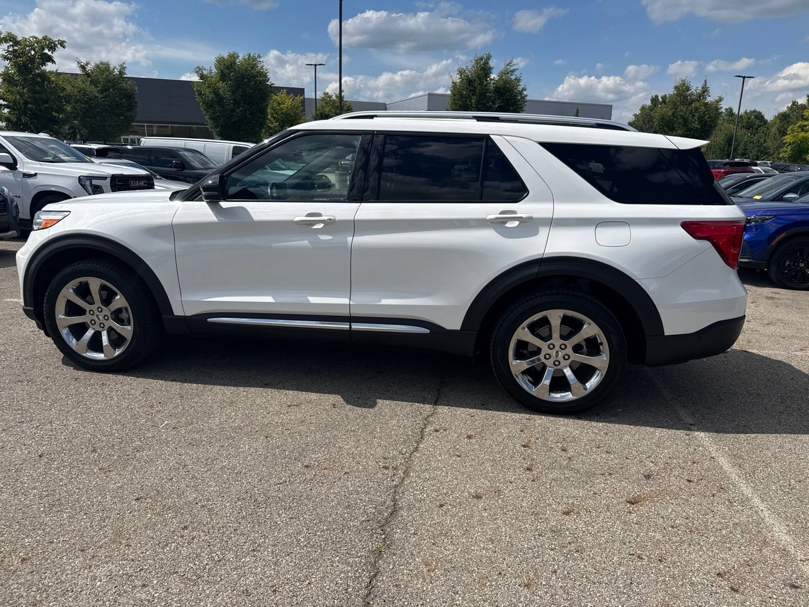Used 2020 Ford Explorer Platinum w/ Premium Technology Package AWD/4WD image 8