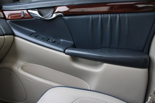 Used 2005 Cadillac De Ville w/ Limited Edition Package image 29