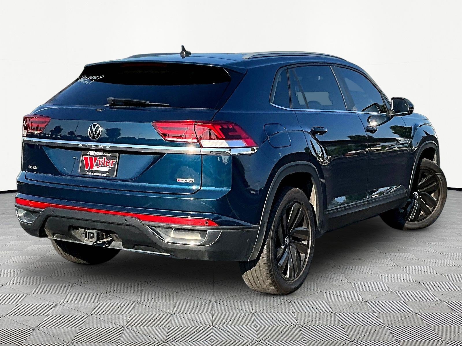 Used 2022 Volkswagen Atlas Cross Sport SE w/ Panoramic Sunroof Package AWD/4WD image 6