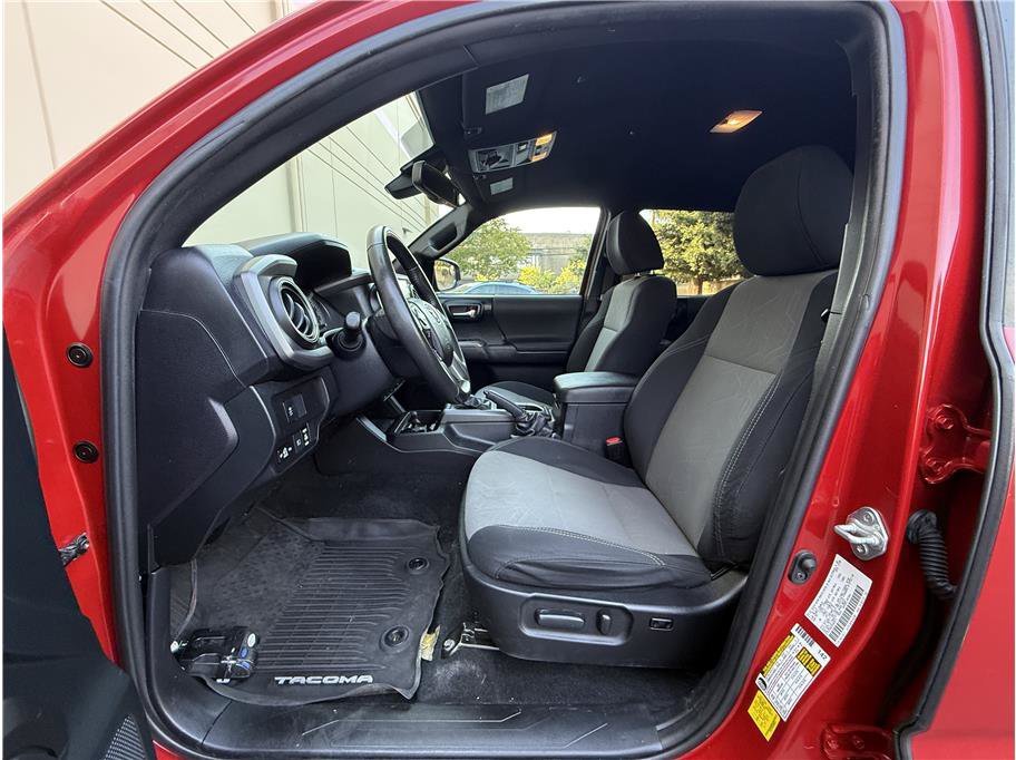 Used 2021 Toyota Tacoma TRD Off-Road AWD/4WD image 7
