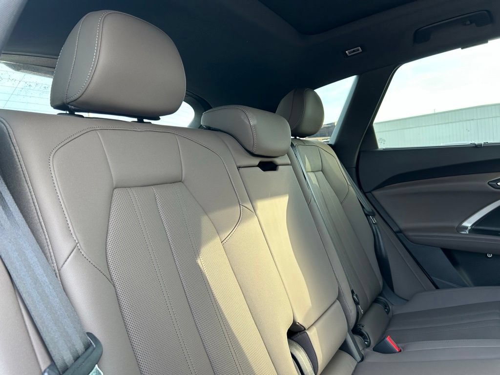 Used 2025 Audi Q5 Premium Plus w/ Premium Plus AWD/4WD image 43