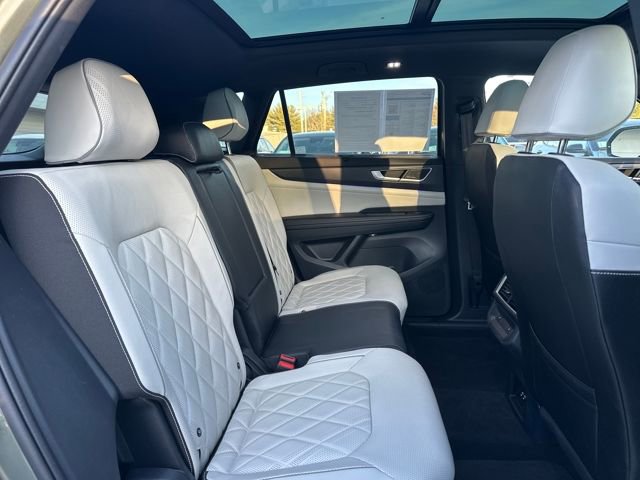 Used 2025 Volkswagen Atlas Cross Sport SEL Premium R-Line image 20