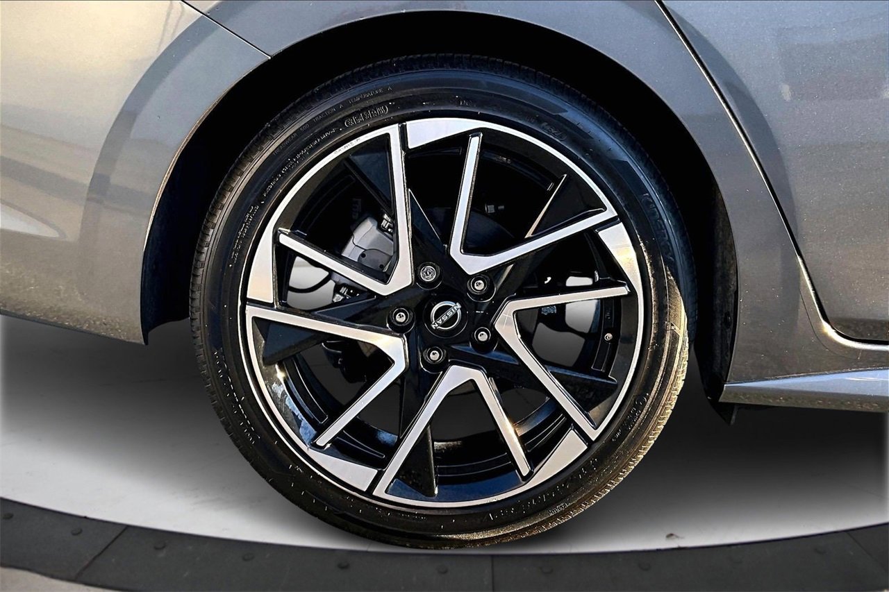 Used 2025 Nissan Sentra SR w/ SR Premium Package image 35