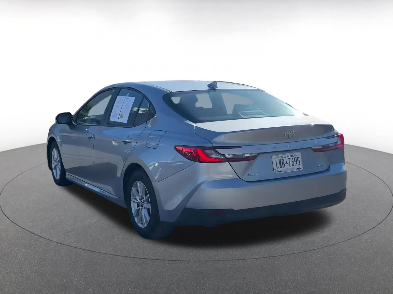 Used 2025 Toyota Camry LE image 11