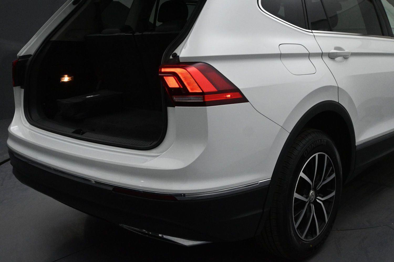 Used 2021 Volkswagen Tiguan SE w/ Panoramic Sunroof Package AWD/4WD image 13