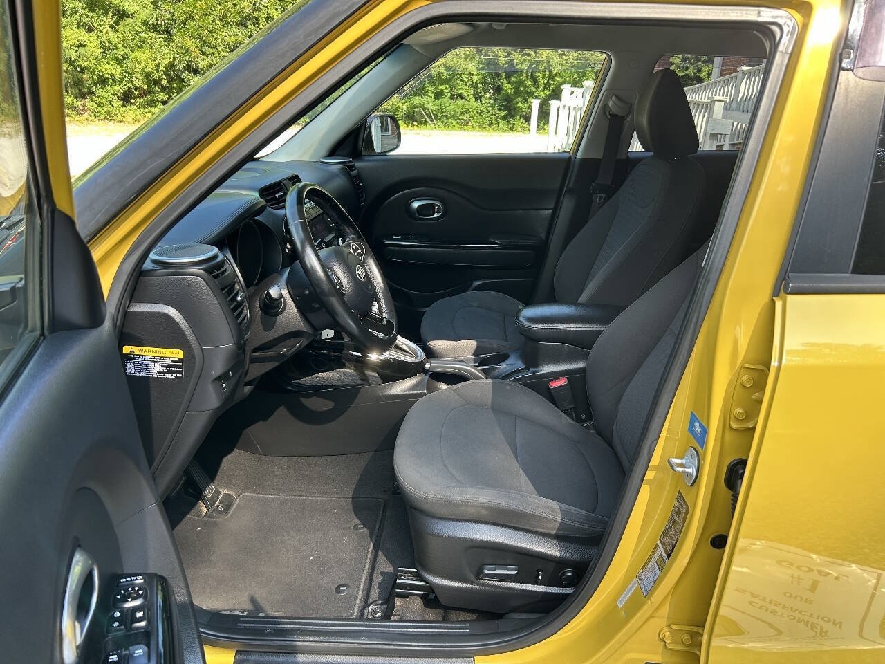 Used 2014 Kia Soul ! FWD image 11