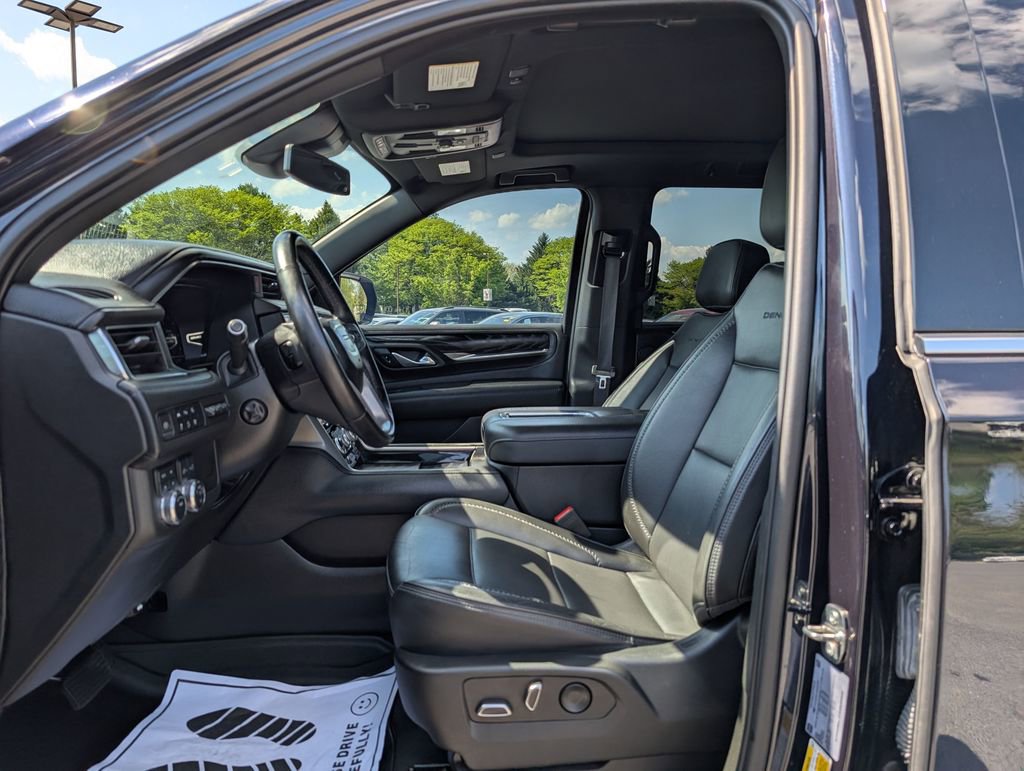 Used 2023 GMC Yukon XL Denali AWD/4WD image 11