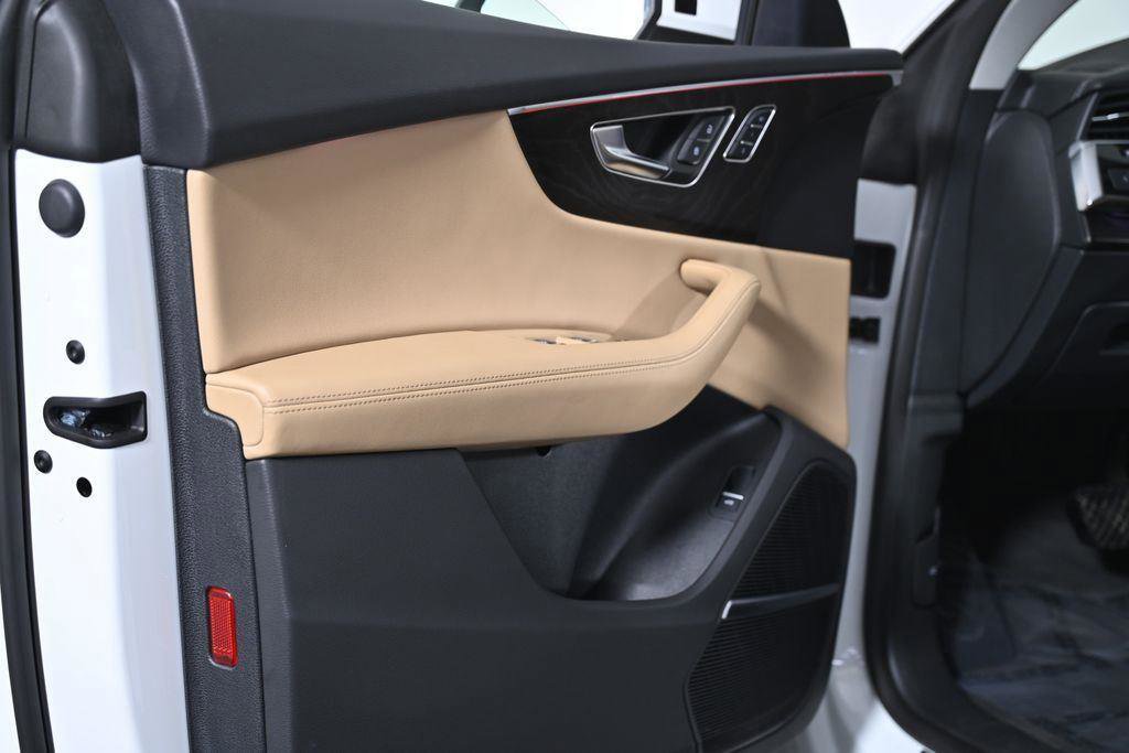 Used 2023 Audi Q8 Premium Plus image 29