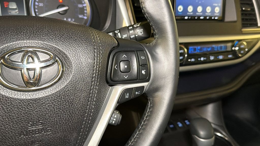 Used 2018 Toyota Highlander SE image 24