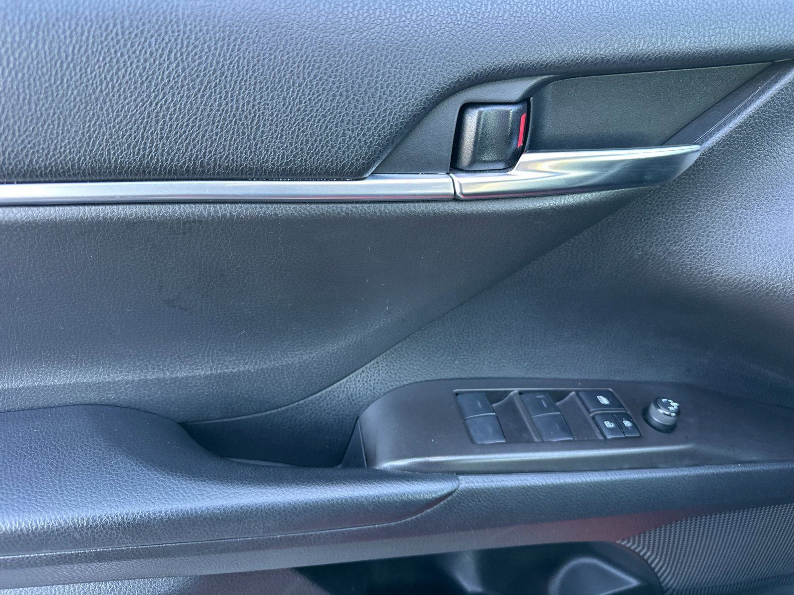 Used 2022 Toyota Camry SE w/ Convenience Package image 11