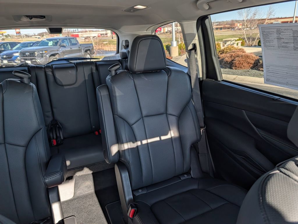 Certified 2025 Subaru Ascent Bronze Edition w/ Popular Package #2 image 13