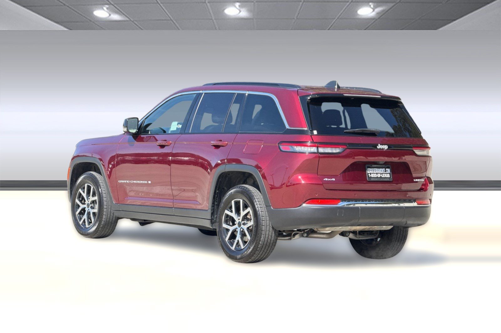 Used 2024 Jeep Grand Cherokee Limited AWD/4WD image 3