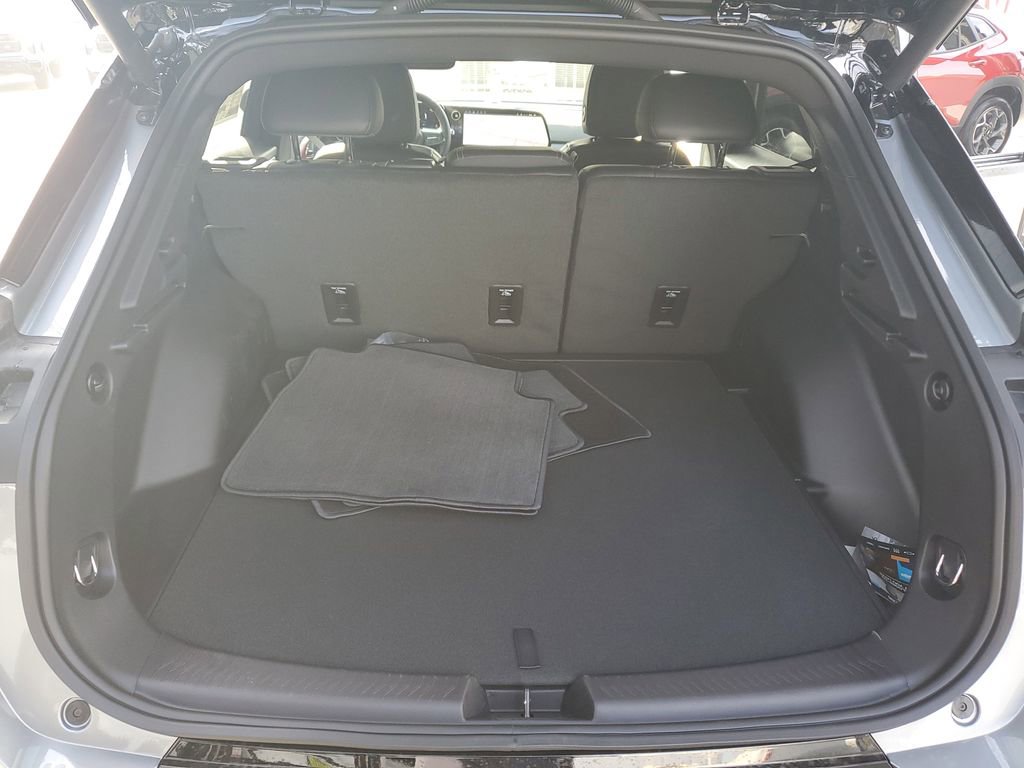 New 2026 Chevrolet Equinox EV RS image 9