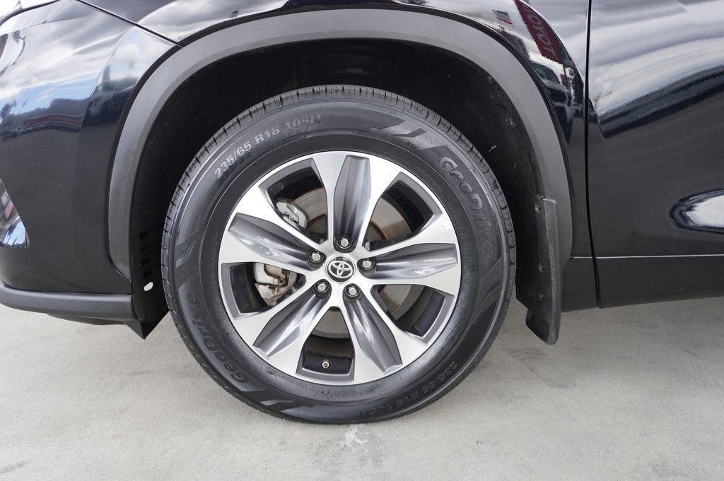 Certified 2024 Toyota Highlander XLE AWD/4WD image 23