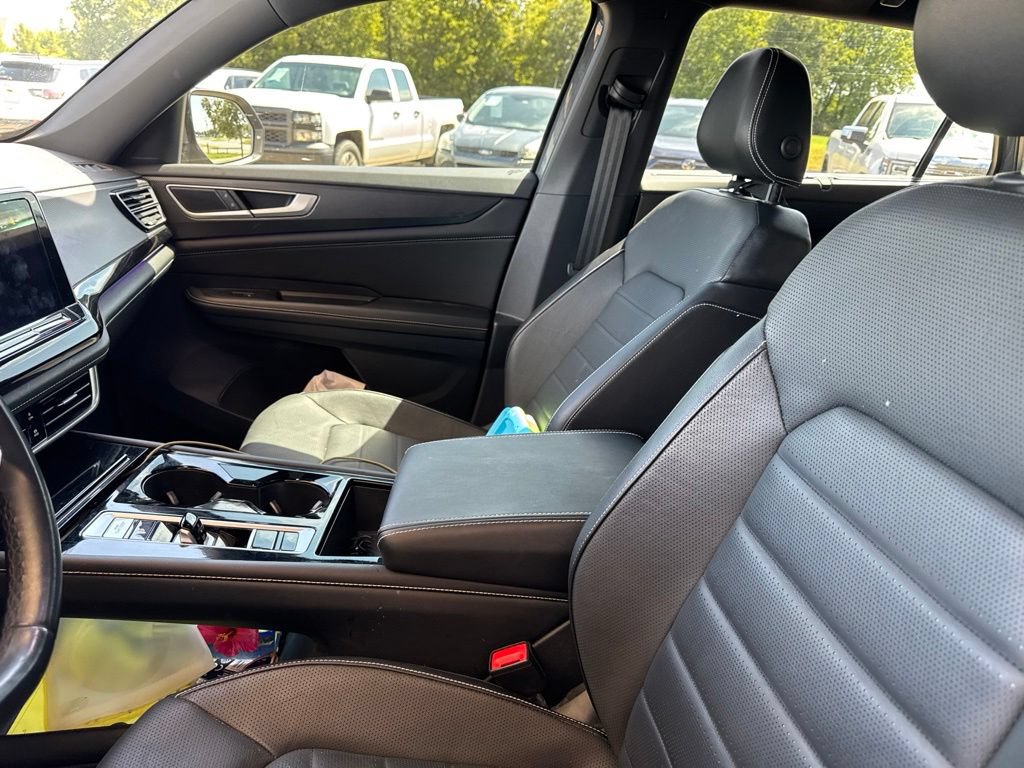 Used 2024 Volkswagen Atlas Cross Sport SEL R-Line AWD/4WD image 11