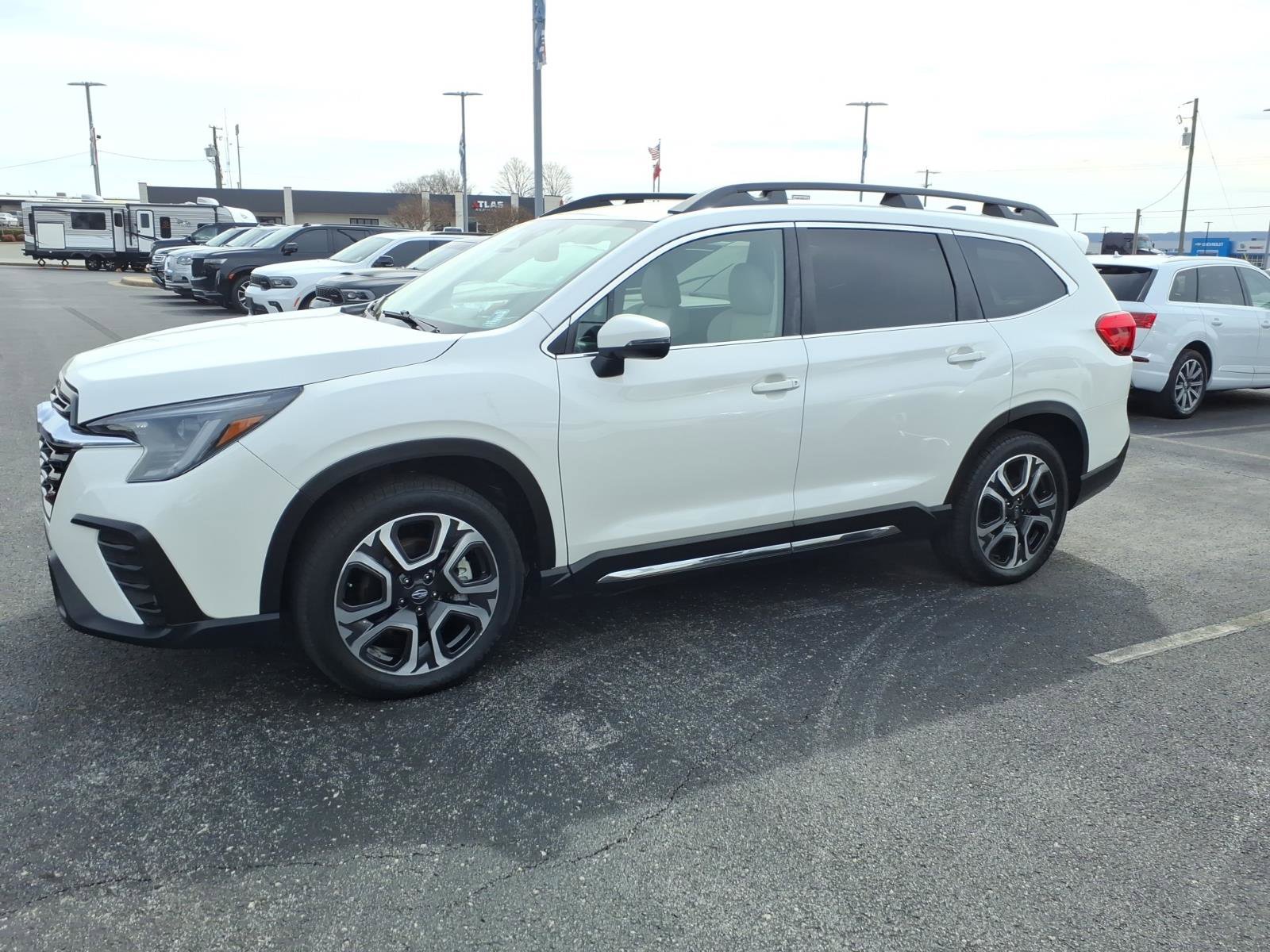 Used 2023 Subaru Ascent Limited image 3