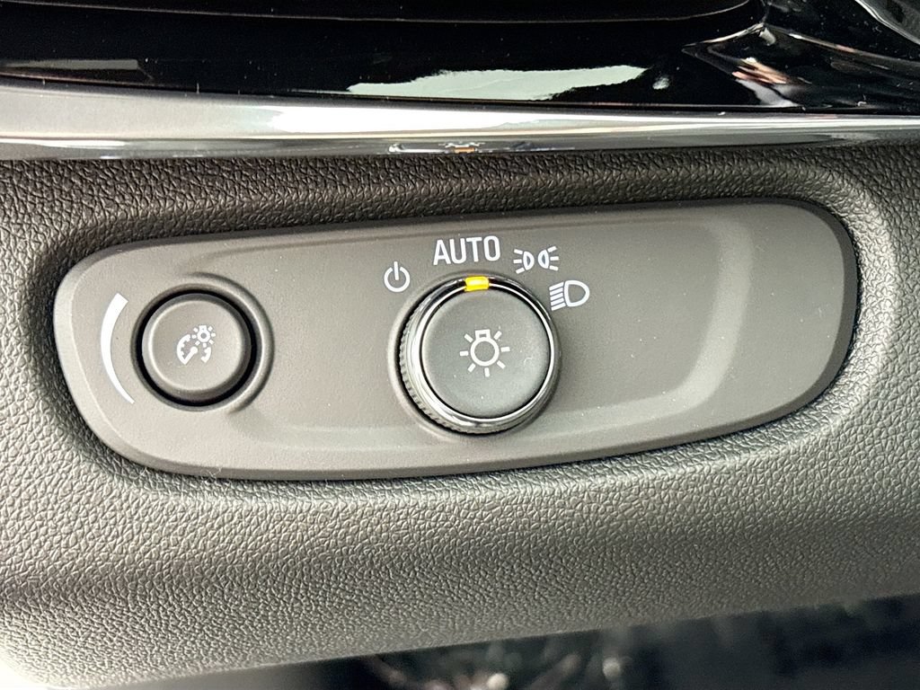New 2026 Buick Envista Avenir FWD image 10