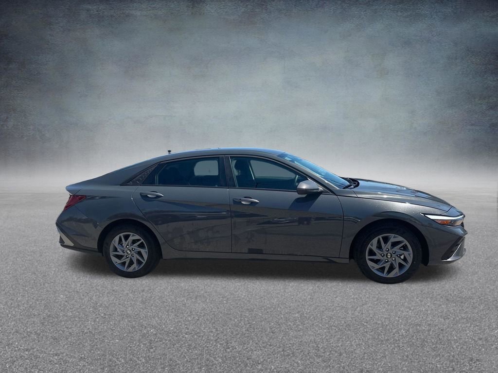 Certified 2025 Hyundai Elantra Hybrid FWD image 49
