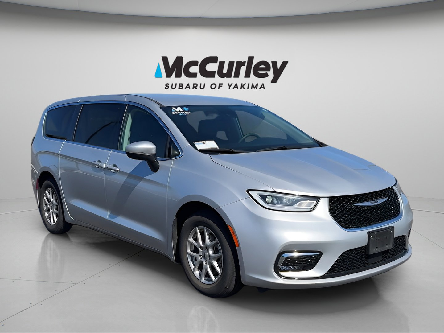 Used 2023 Chrysler Pacifica Touring-L image 7