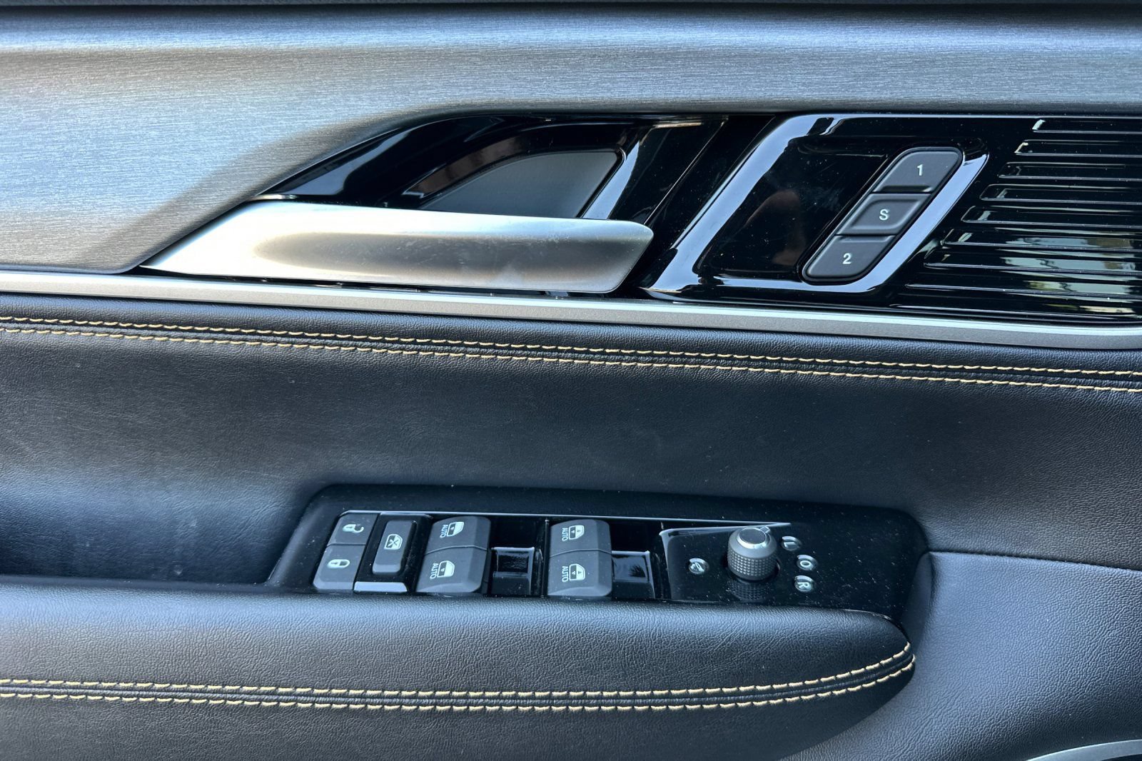 New 2026 Jeep Grand Wagoneer 4WD image 10