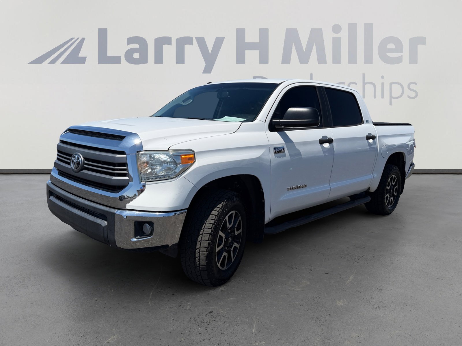 Used 2015 Toyota Tundra SR5 w/ SR5 Upgrade Package AWD/4WD image 1