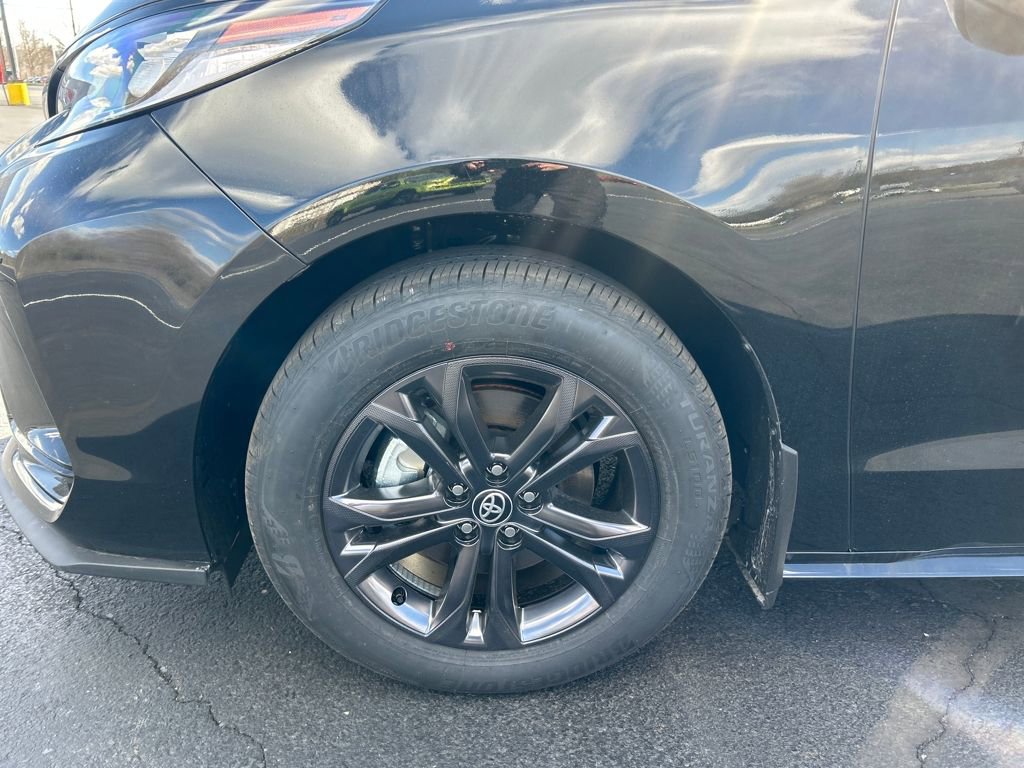 New 2026 Toyota Sienna XSE image 27
