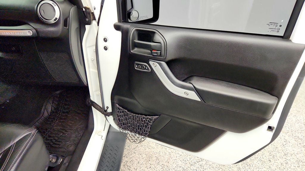 Used 2015 Jeep Wrangler Unlimited Sahara w/ Dual Top Group AWD/4WD image 24