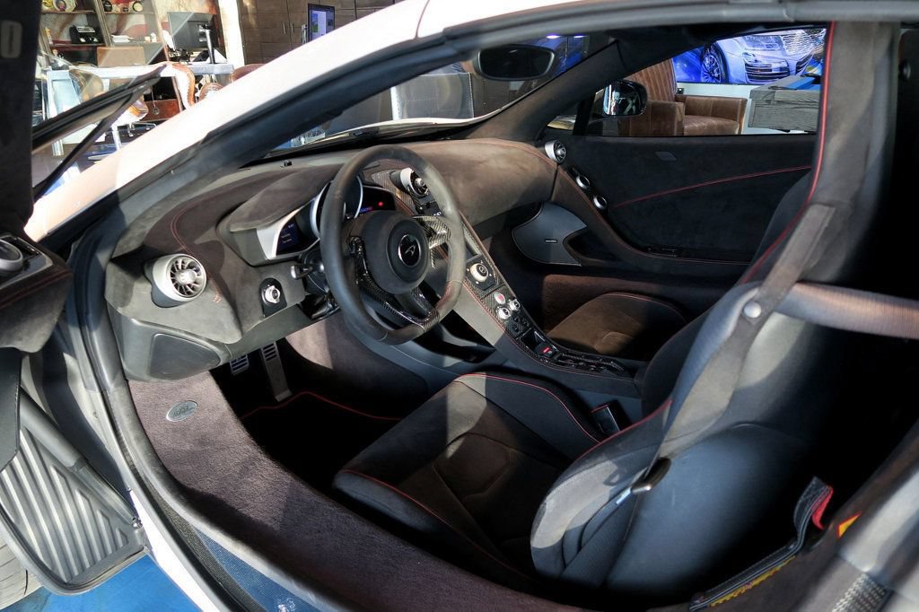 Used 2015 McLaren 650S Spider RWD image 16