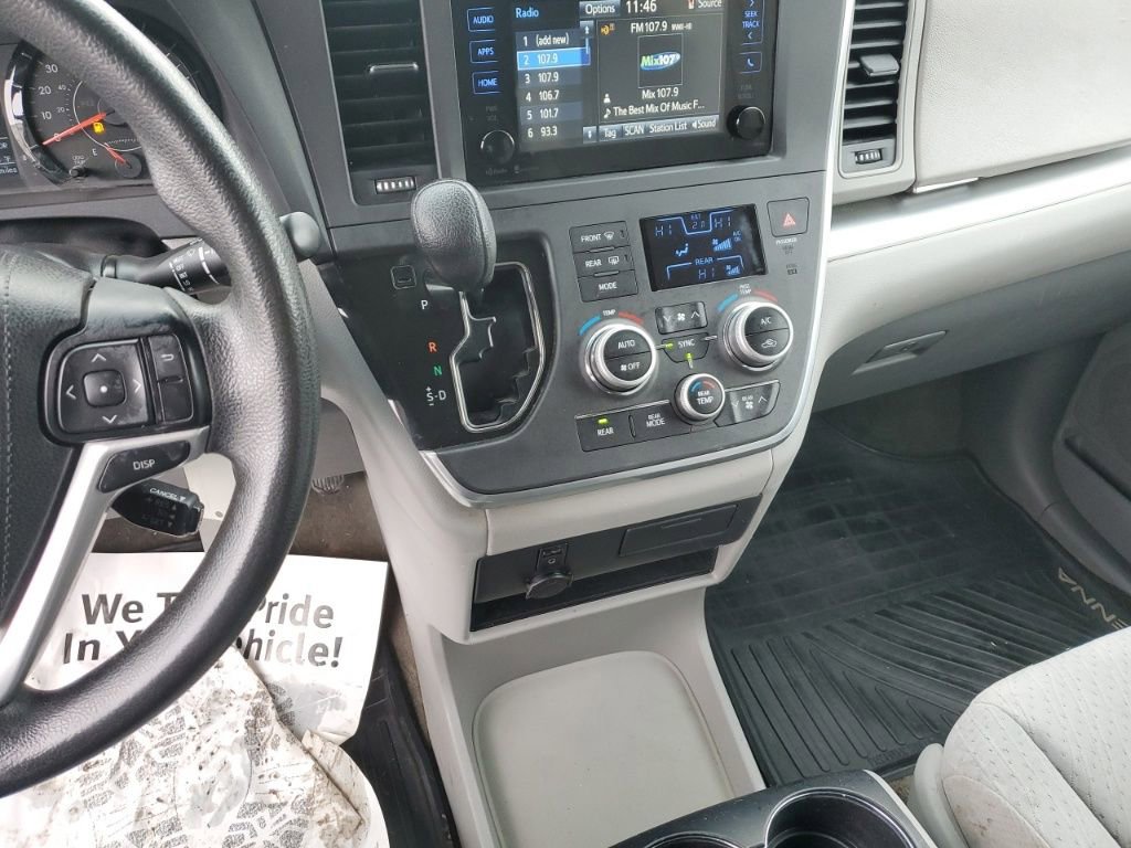 Used 2015 Toyota Sienna LE image 19