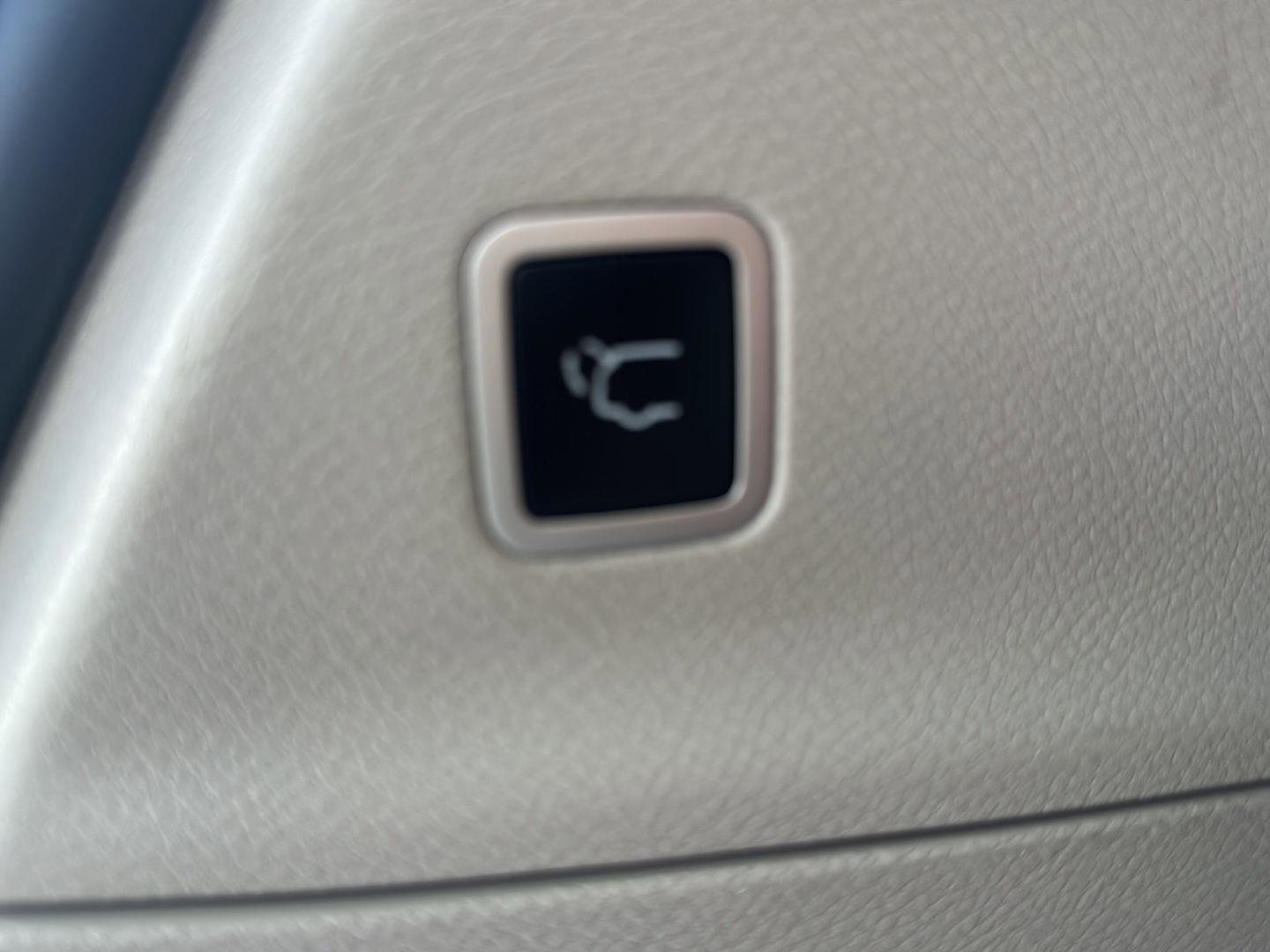 Used 2022 Chrysler Voyager LX FWD image 17