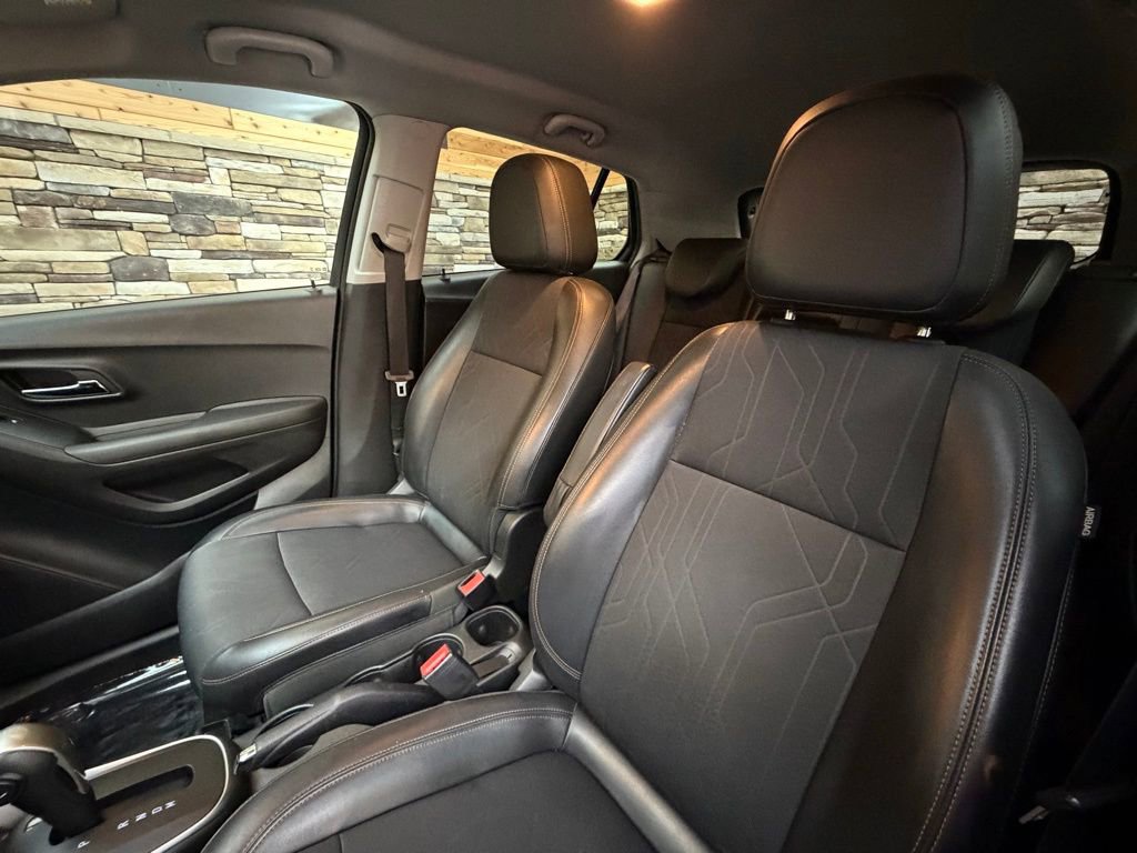 Used 2018 Chevrolet Trax LT w/ LT Convenience Package image 12
