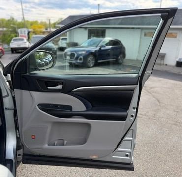 Used 2019 Toyota Highlander Limited AWD/4WD image 31