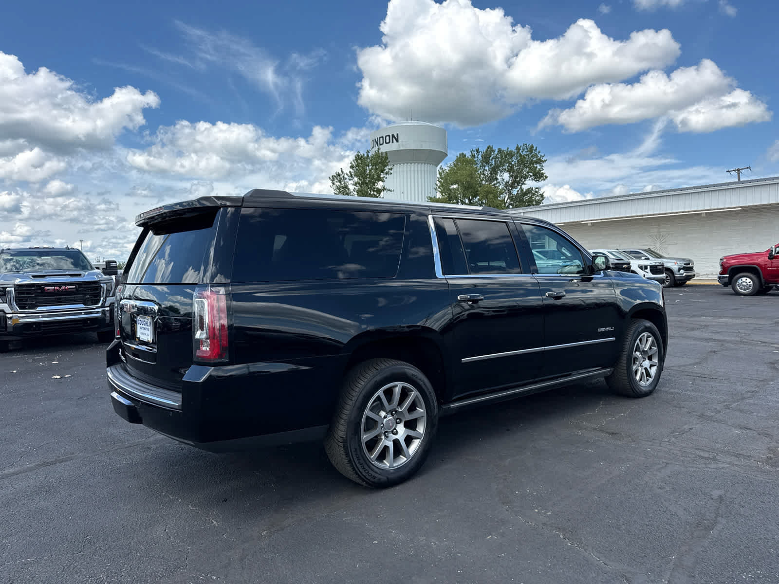 Certified 2017 GMC Yukon XL Denali w/ Open Road Package AWD/4WD image 5