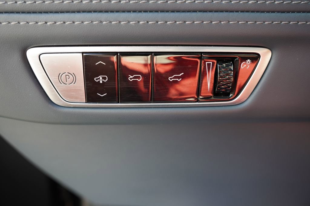 Used 2025 Cadillac Escalade IQ Luxury 2 w/ LPO, Premium Carpet Package AWD/4WD image 28
