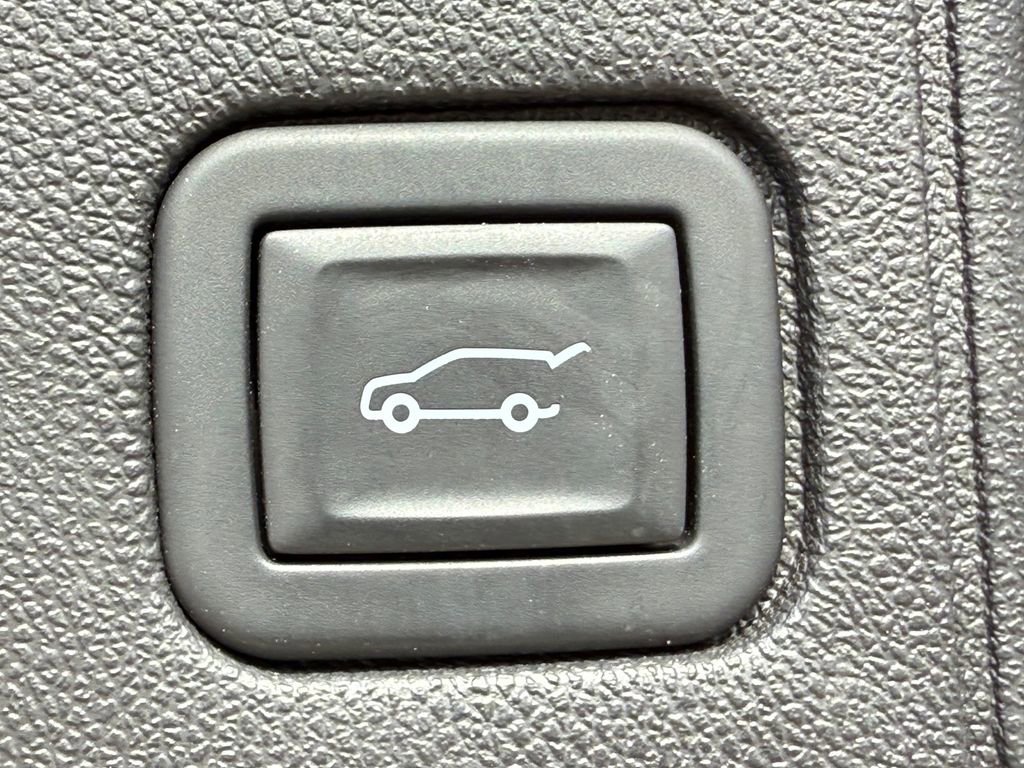 Used 2024 GMC Terrain Denali w/ Denali Premium Package image 30