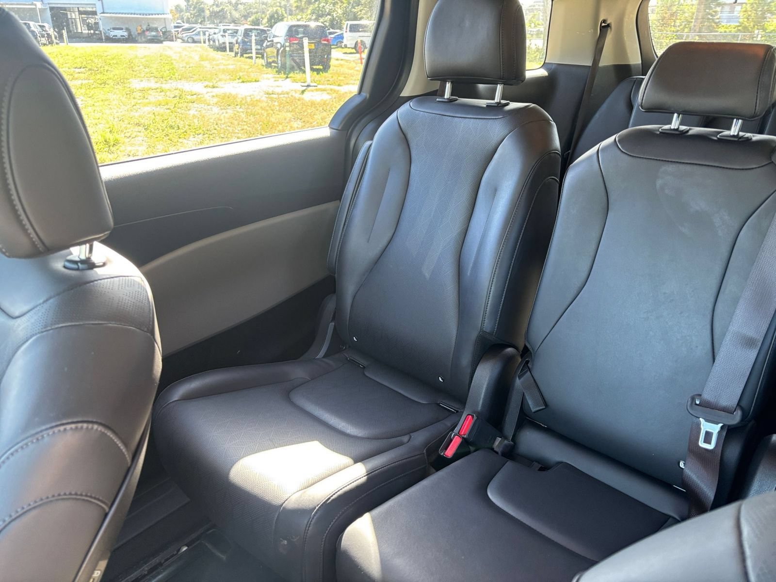 Used 2026 Kia Carnival FWD image 41