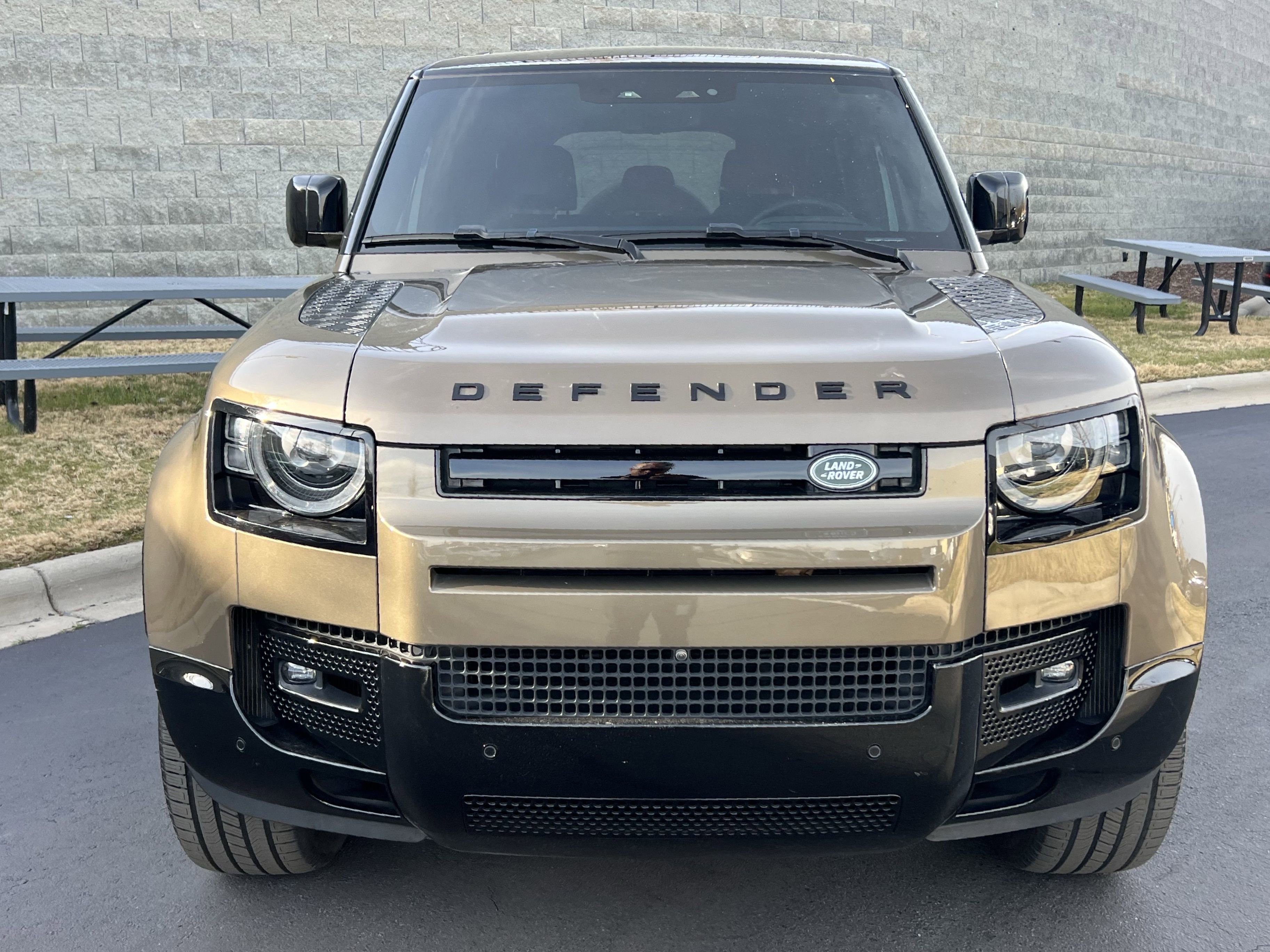 Certified 2024 Land Rover Defender 110 X-Dynamic SE image 10