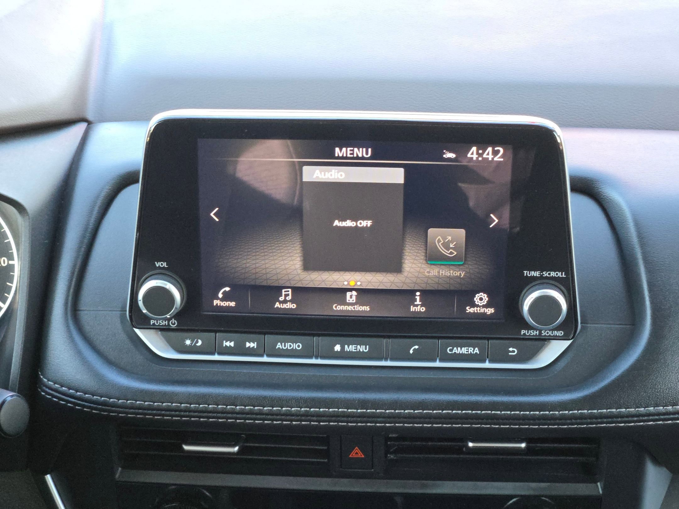 Used 2023 Nissan Rogue SV image 16