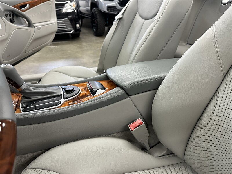 Used 2005 Mercedes-Benz SL 500 w/ AMG Sport Pkg image 34