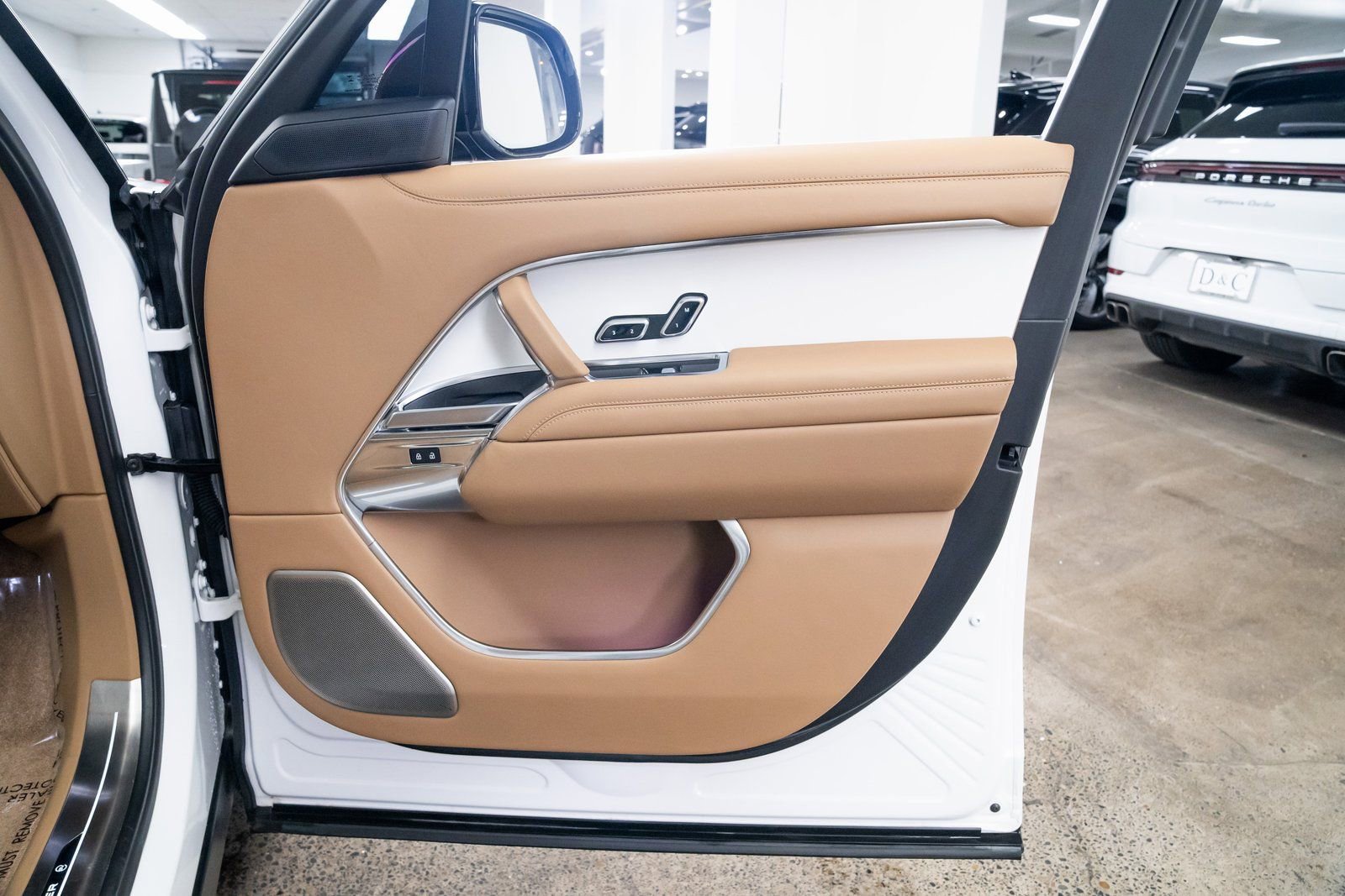 Used 2023 Land Rover Range Rover SV image 28