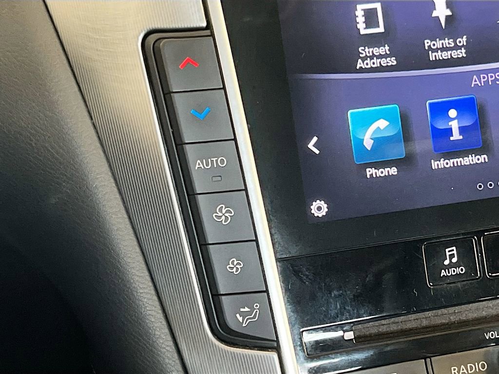 Used 2019 INFINITI Q60 3.0t Luxe w/ Essential Package image 16