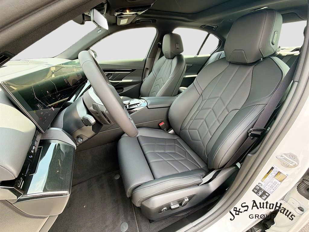Used 2026 BMW 530i xDrive w/ M Sport Package AWD/4WD image 11