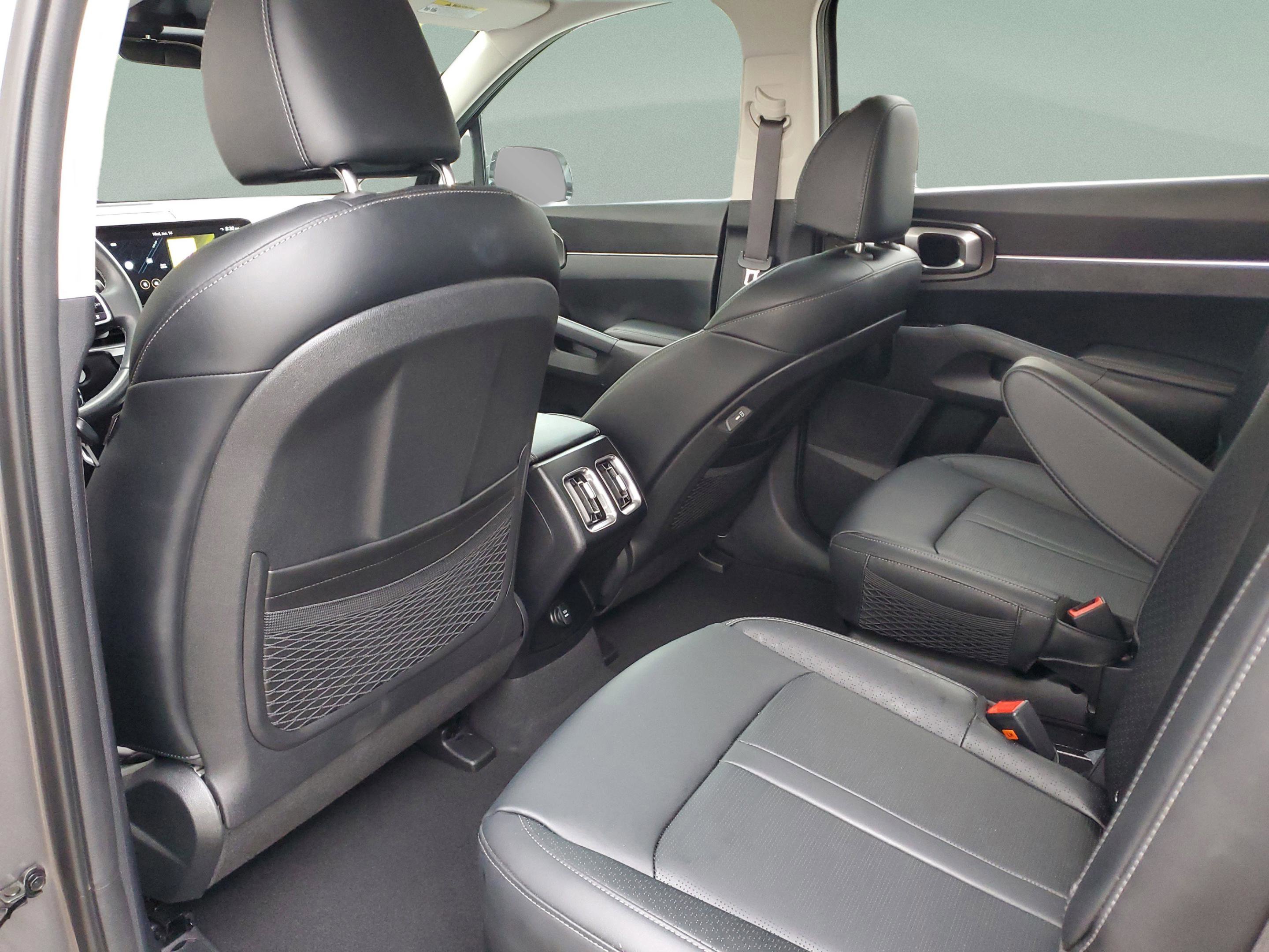 Certified 2025 Kia Sorento EX w/ EX Panoramic Sunroof Package image 6