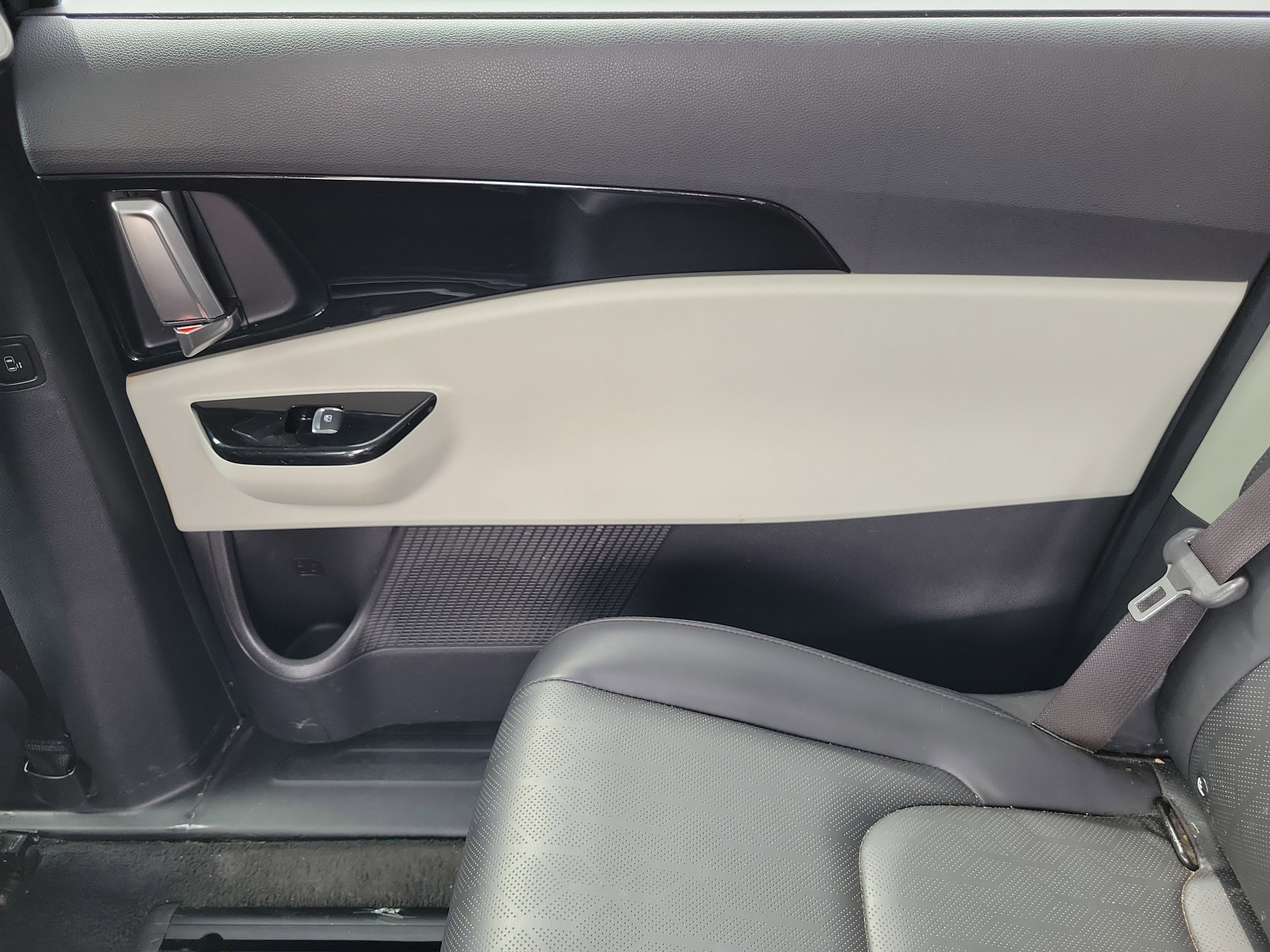 Used 2022 Kia Carnival SX FWD image 14
