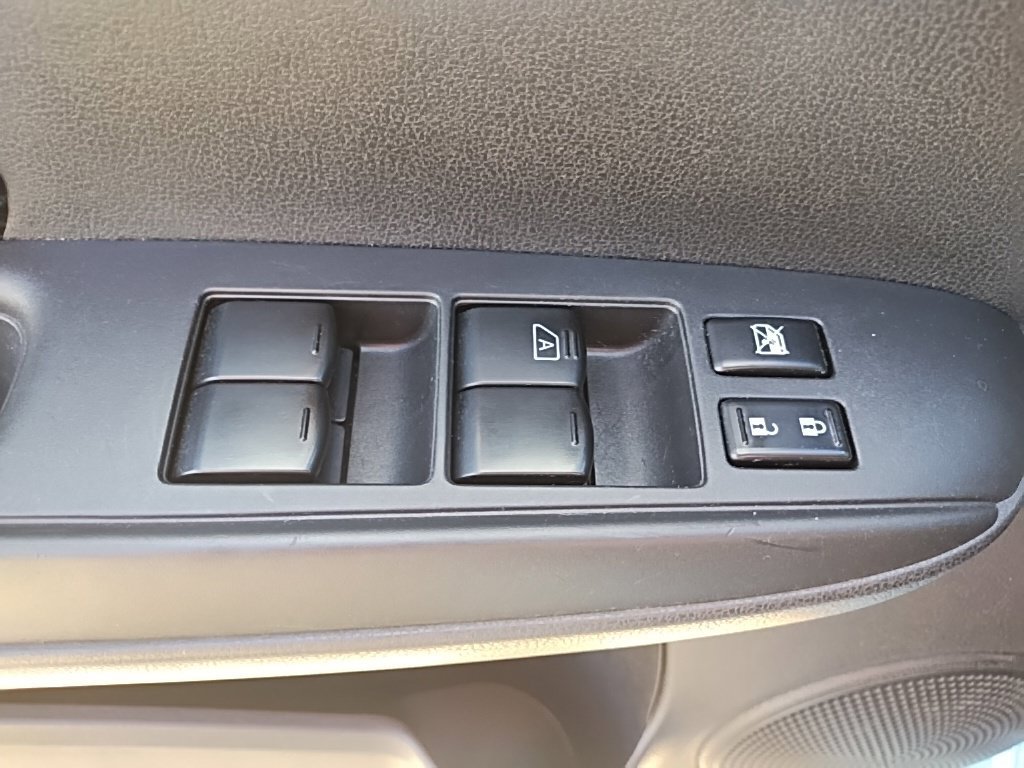 Used 2014 Nissan Versa Note SV FWD image 15