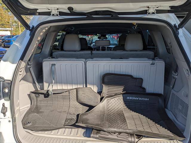 Used 2017 Toyota Highlander Plus w/ Protection Package #3 AWD/4WD image 5