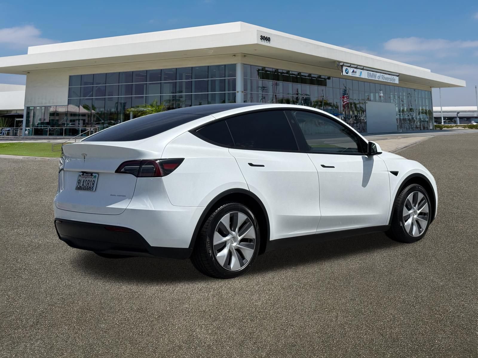 Used 2024 Tesla Model Y Long Range AWD/4WD image 10